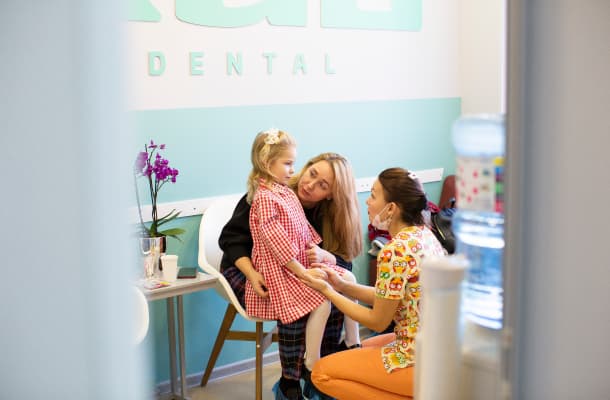 Почему малышей нужно регулярно показывать стоматологам
