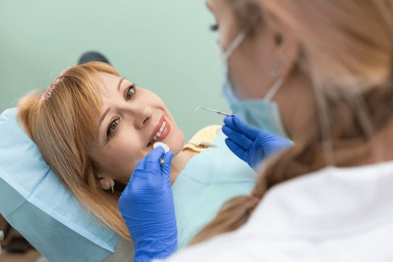 Профессиональная чистка зубов: арсенал методов и технологий