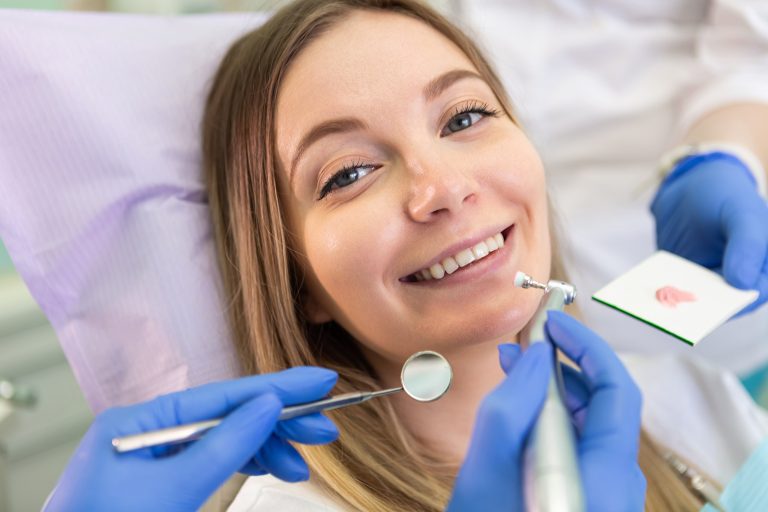 Пародонтит: почему появляется и как его распознать (от генетики до первых симптомов)